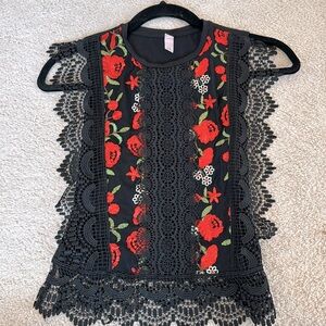 Never worn Franki sleeveless lace and floral application top size 12